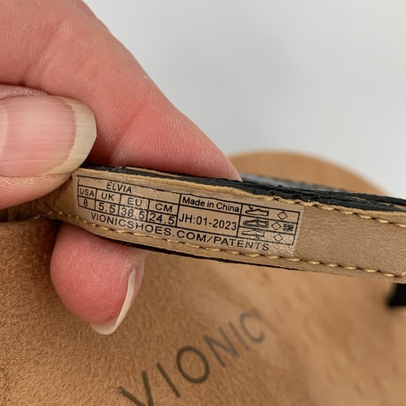 Vionic Elvia slide thong comfort sandal shoe flip flop  strap black patent 8 - Picture 7 of 7